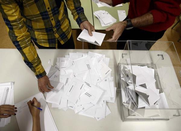 Cierran los colegios electorales en la Península: Comienza el recuento