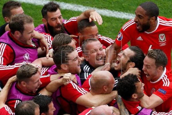 Inglaterra tropieza con Rusia, Bale marca y Gales lidera el grupo B