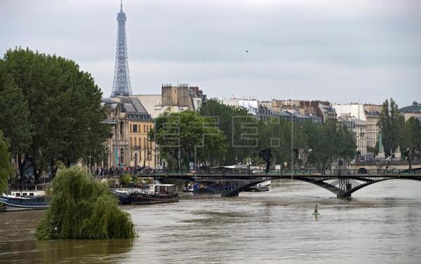 Alerta en Francia por el riesgo de crecidas de ríos, como el Sena en París