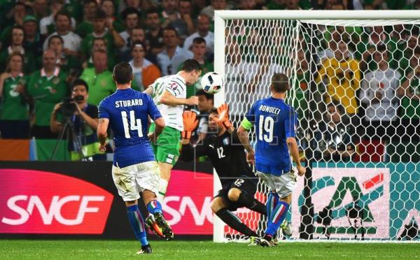 Italia, Bélgica e Irlanda, a octavos; Suecia eliminada