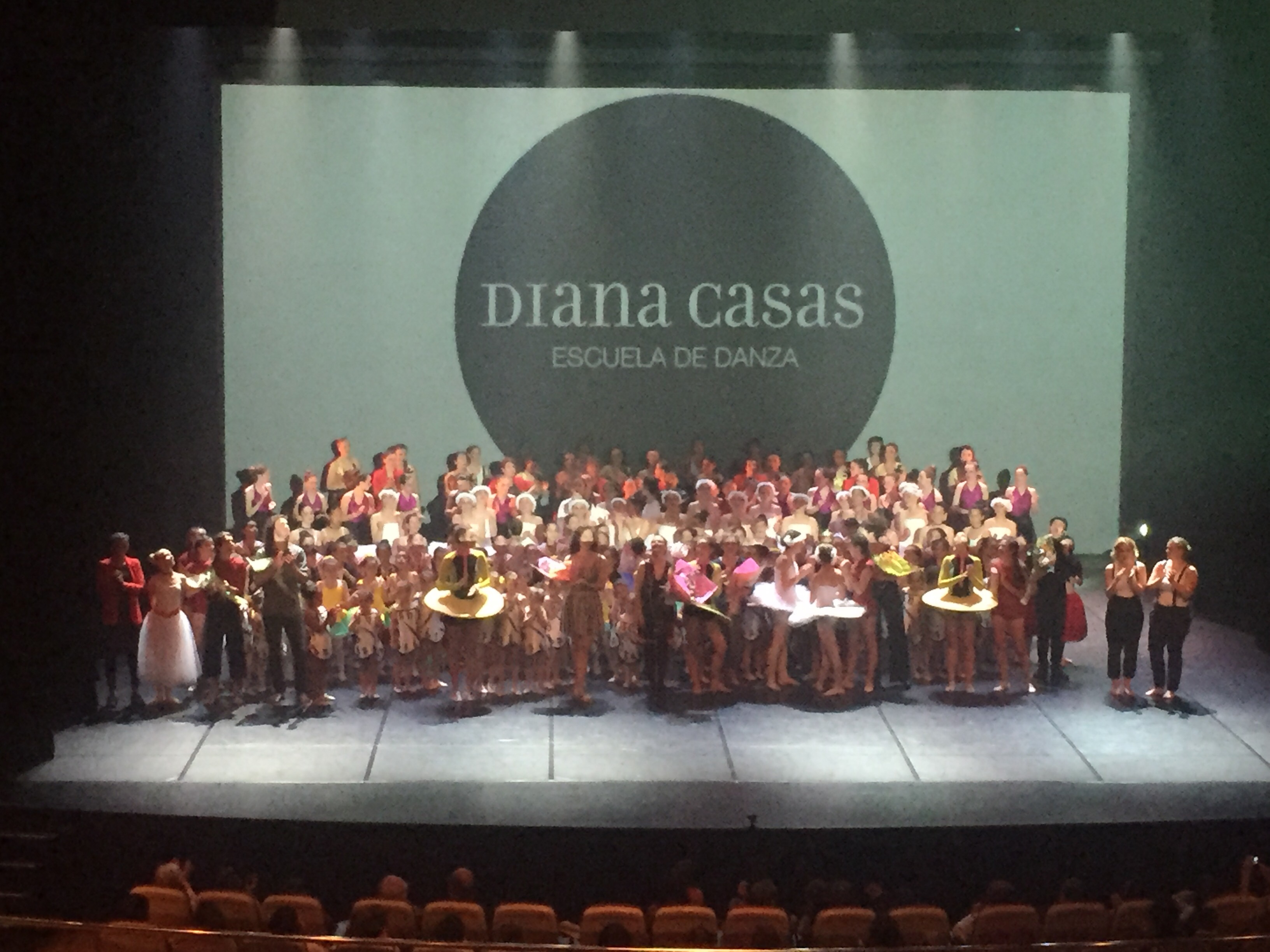 El auditorio de barañain acogió ayer al grupo de bailarinas de la escuela Diana Casas en su exhibición de fin de curso
