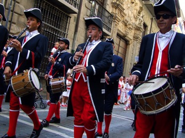 Los bailes de txistu y gaita vuelven mañana a la Plaza del Castillo para llenar de música martes y jueves de verano