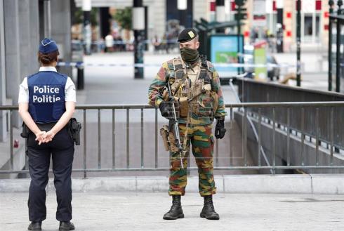 Un detenido en Bruselas con un cinturón de explosivos en un centro comercial