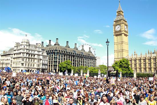 Miles de manifestantes en Londres para que el Reino Unido permanezca en la UE