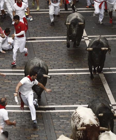 Tercer encierro de San Fermín 2016, lento y peligroso con un toro rezagado