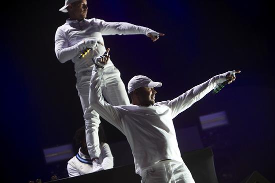 Major Lazer arengan a 30.000 enloquecidos asistentes en el FIB