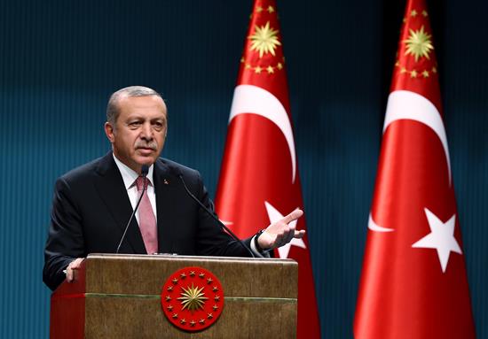 Erdogan gana el referendum para reforzar su poder por un estrecho margen