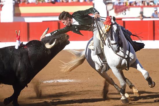 A oreja por rejoneador en la primera de la feria de Santander