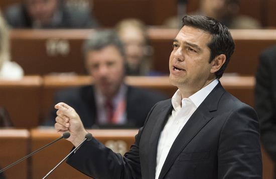 Tsipras propone una reforma constitucional para una 