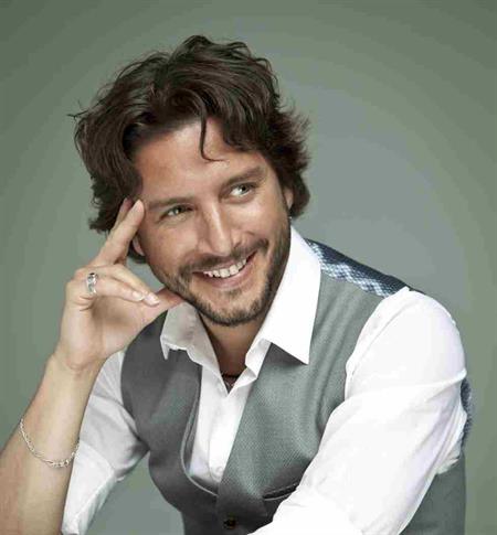 Manuel Carrasco, líder en ventas en 2016, sella en el Teatro Real su 