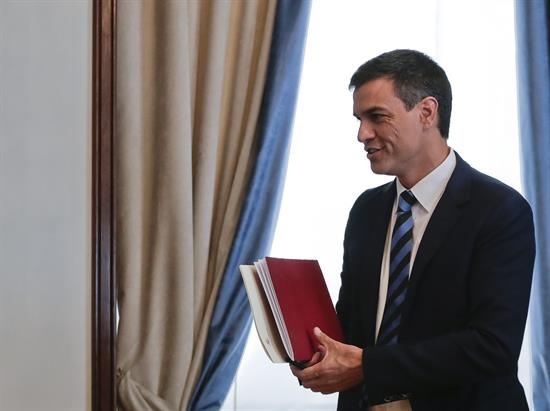 Sánchez propone una comisión en el Congreso para modernizar el modelo territorial