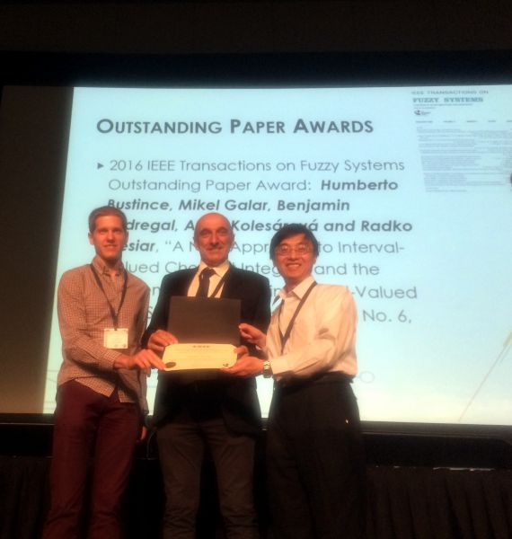 Dos profesores de la UPNA recogen en Canadá el premio al mejor artículo en ingeniería artificial