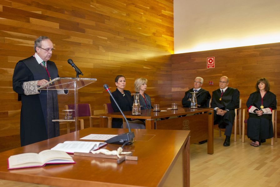 Alfredo Irujo toma posesión como presidente del Consejo de Navarra