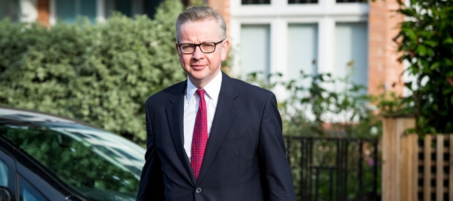 Gove afronta presiones para apearse de la carrera por la sucesión de Cameron