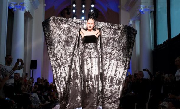 Jean Paul Gaultier canta a los bosques en su desfile de Alta Costura en París