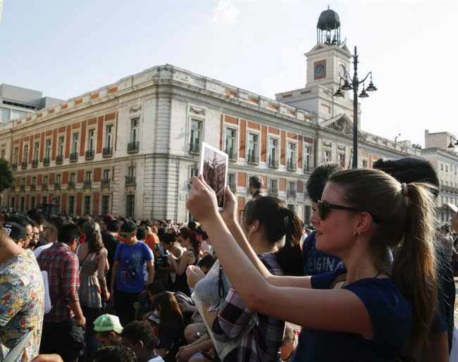 La Puerta del Sol, un hervidero de cazadores de pokémones