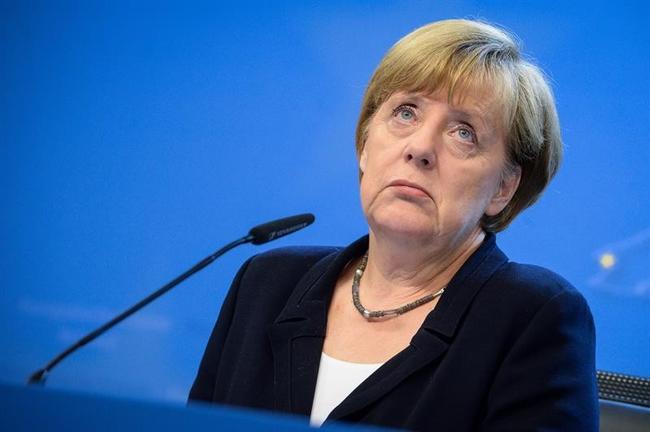 Merkel dice afrontar con optimismo 2017, pese al yihadismo y la incisión en UE