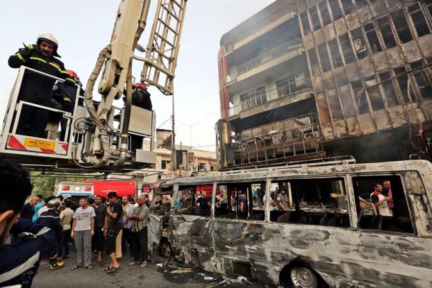 Al menos 80 muertos en un atentado con coche bomba en una zona comercial de Bagdad