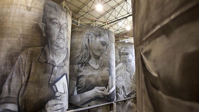 Los gigantescos murales de Guido Van Helten sobre el vino se abren al público