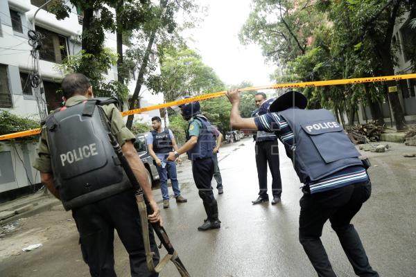 Al menos 20 rehenes muertos en el ataque a un restaurante en Dacca