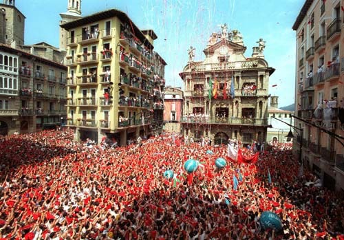 San Fermín 2016: La Policía Municipal detiene a tres personas acusadas de abusos sexuales y a un cuarto individuo involucrado en uno de los sucesos por un presunto delito de lesiones