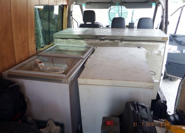 La Policía Municipal de Pamplona decomisa 80 kilos de productos alimentarios en mal estado dentro de una furgoneta aparcada frente al parque de Biurdana