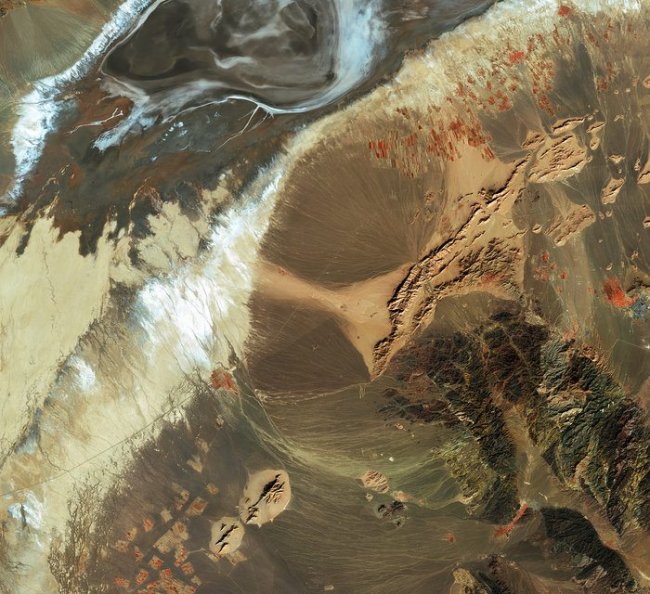 Una imagen satelital de Irán transformada en arte