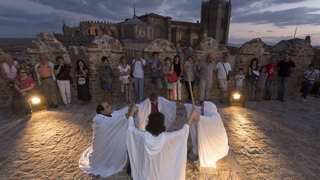 El adarve de la muralla de Ávila se transforma en escenario teatral
