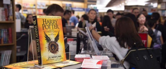 Cientos de seguidores de Harry Potter compran el guión de la nueva obra teatral
