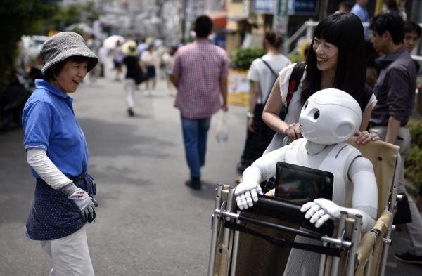 Hacer vida con un robot, una historia real junto al inseparable Pepper