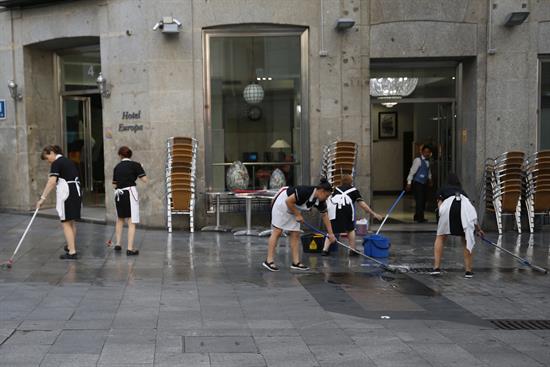 El paro baja en España en 83.993 personas en julio