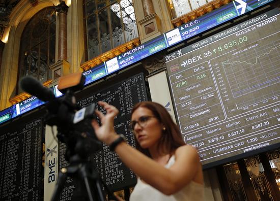 La prima de riesgo abre estable, en 112 puntos y el bono sube al 1,043 %