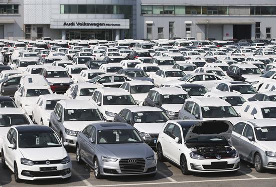 Seúl prohíbe la venta de 80 modelos Volkswagen y Audi por falseo de emisiones