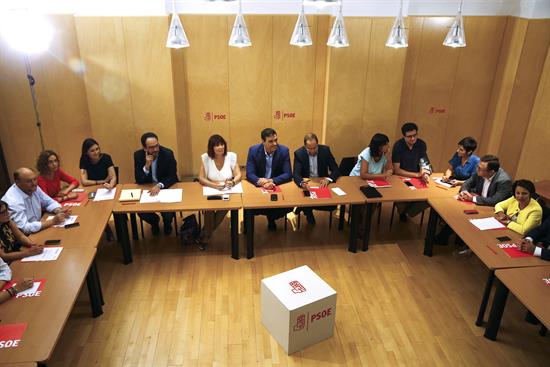 El PSOE pide a PP y C’s que resuelvan sus problemas y «no le pasen la pelota»