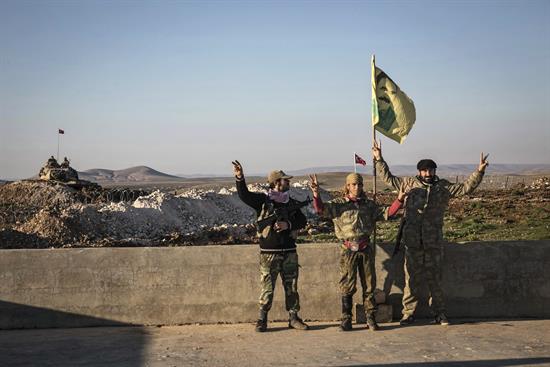 El Ejército turco inicia una operación en Siria contra el Estado Islámico