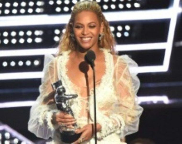 Beyoncé se corona como la reina absoluta del pop en los premios MTV