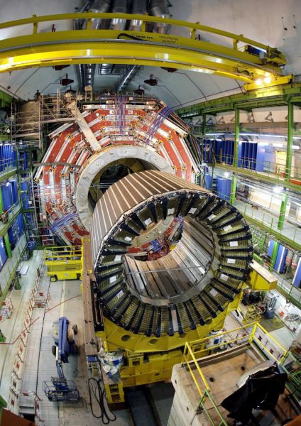 El CERN halla indicios de una nueva partícula que cuestionaría la física actual