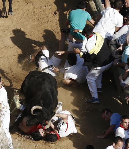 Cuatro heridos, uno trasladado al hospital, tras el encierro del Pilón