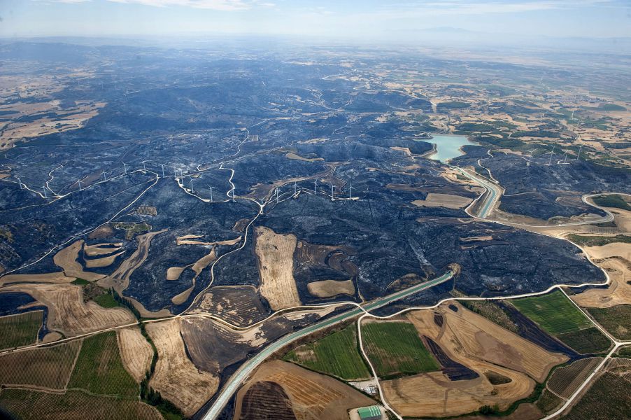 Extinguido el incendio de la zona norte de Tafalla