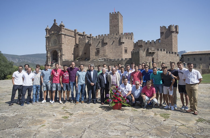 Osasuna realiza su tradicional ofrenda a San Francisco Javier