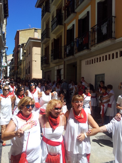 bajadica de las chicas en Estella 2016