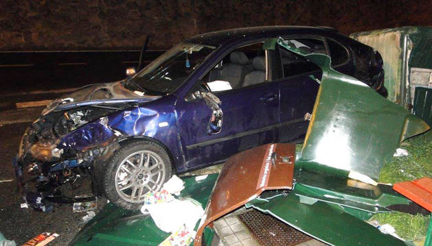 Siete accidentes de tráfico y tres heridos el martes en una aparatosa colisión en Pamplona
