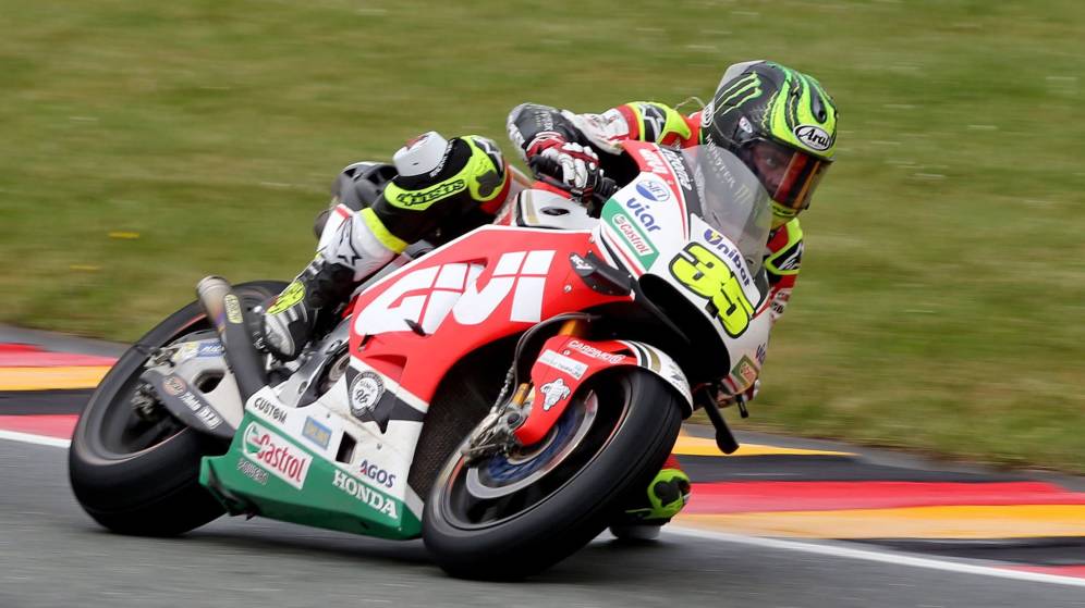Crutchlow gana la guerra de estrategias y Márquez cede cuatro puntos a Rossi