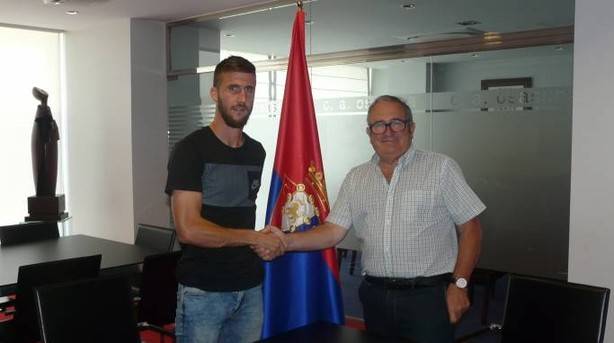 Oier Sanjurjo portará la elástica rojilla las próximas tres temporadas