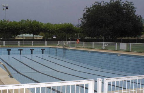 Una cámara grava cuando robaba en las taquillas de las piscinas de Mutilva