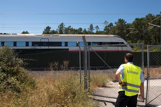 Dos muertos en el descarrilamiento de un tren en Porriño (Pontevedra)