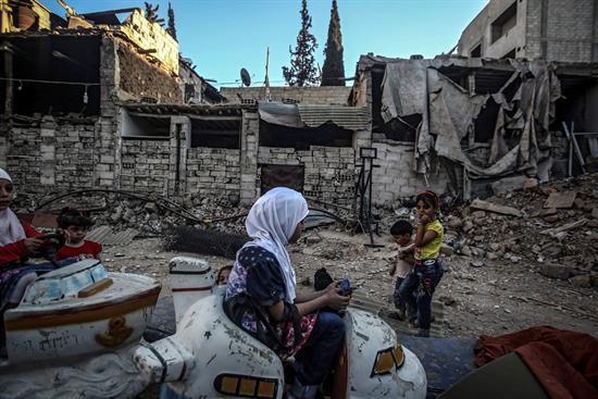 Un total de 92 civiles muertos en zonas de aplicación de la tregua en Siria