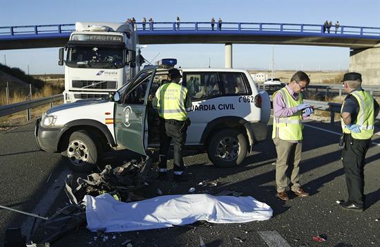 Ascienden a nueve heridos graves y un muerto en la colisión de un autobús en Soria