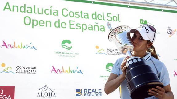 Azahara Muñoz, primera española que gana el Abierto de España