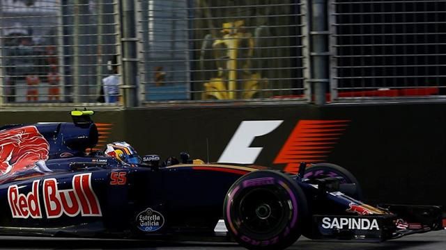 Hamilton lidera los primeros entrenamientos con problemas para Sainz y Alonso